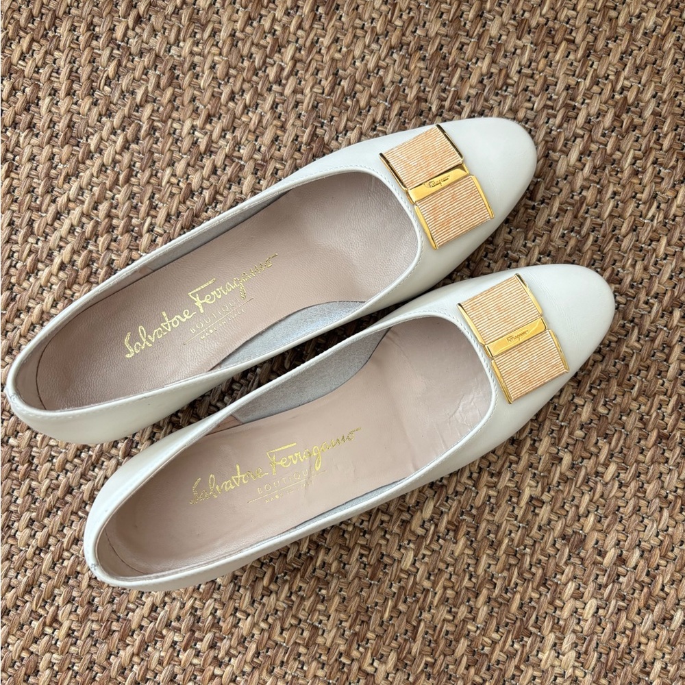 Salvatore Ferragamo Women's Cream  Flats with Gold Buckle